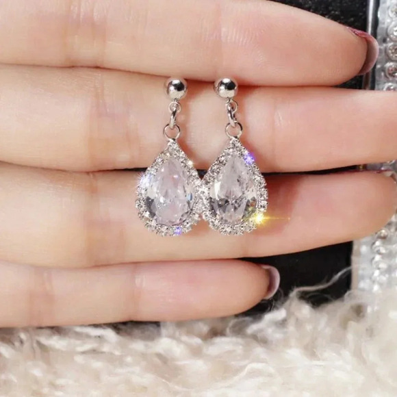 NEW White Gold Crystal Pear Drop Diamond Earrings - Picture 1 of 3